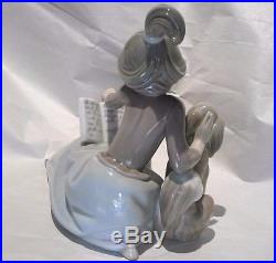 LLADRO 5475 Book warmer reading besides her dog Made in 1987 (very rare)