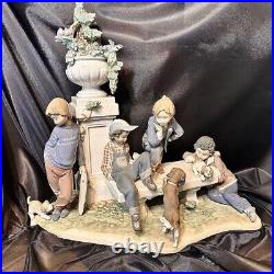 LLADRO #5539 Figurine PUPPY DOG TAILS, Boys in park with Dogs
