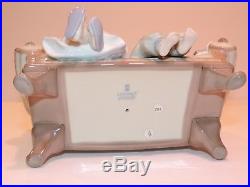 LLADRO #5735 BIG SISTER Girls with Dog on Couch Porcelain Figurine MINT
