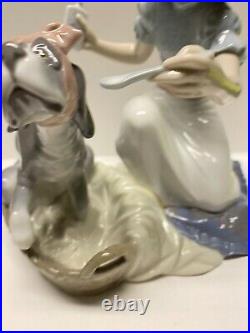 LLADRO 5921 TAKE YOUR MEDICINE Girl With Dog