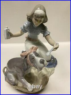 LLADRO 5921 TAKE YOUR MEDICINE Girl With Dog