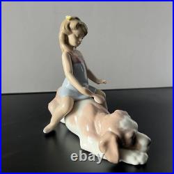 LLADRO 6229 CONTENTED COMPANION Porcelain Figurine Girl Brushing Dog