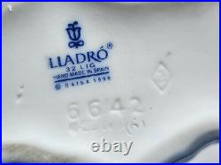 LLADRO 6642 LITTLE STOWAWAY PORCELAIN GLAZED GLOSSY FIGURINE with ORIGINAL BOX