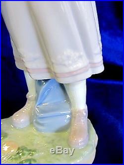 Lladro #6903 A Warm Welcome Brand New In Box Hat Girl Hugging Dog Free Shipping
