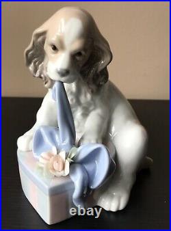 LLADRO # 8312 CAN'T WAIT Dog/ Puppy Opens Gift with Blue Ribbon Figurine MINT