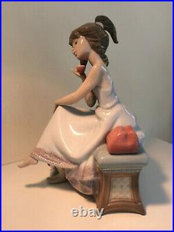 LLADRO'CHIT CHAT' / 5466 or'Young Lady on the Telephone and her dog