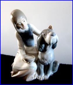 LLADRO CHOW TIME GIRL WITH DOG GLAZED FIGURINE #1334 MADE IN SPAIN Lladró