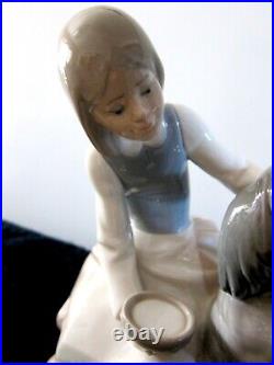 LLADRO CHOW TIME GIRL WITH DOG GLAZED FIGURINE #1334 MADE IN SPAIN Lladró