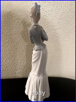 LLADRO Collectible Figurine LADY with PEKINGESE DOG AND UMBRELLA #4893