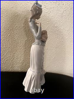 LLADRO Collectible Figurine LADY with PEKINGESE DOG AND UMBRELLA #4893