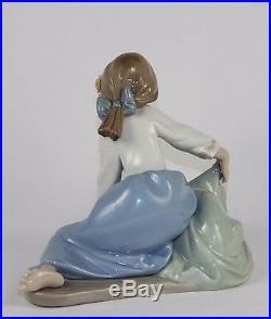 LLADRO DOG'S BEST FRIEND #5688 FIGURINE GIRL WITH DOG MINT WithBOX