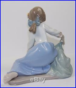 LLADRO DOG'S BEST FRIEND #5688 FIGURINE GIRL WITH DOG MINT WithBOX