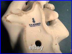 LLADRO Dog 1067 Figurine