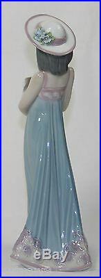 LLADRO ELIZABETH #5645 FIGURINE GIRL WithDOG MINT WithBOX