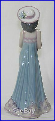 LLADRO ELIZABETH #5645 FIGURINE GIRL WithDOG MINT WithBOX