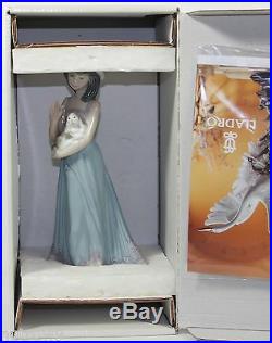 LLADRO ELIZABETH #5645 FIGURINE GIRL WithDOG MINT WithBOX