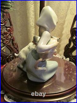LLADRO FIGURINE OF GIRL with WITH A DOG & CAT Little Friskies #5032