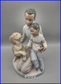 LLADRO Father & Child w Pet Dog A MOMENT TO REMEMBER Black Legacy Collection