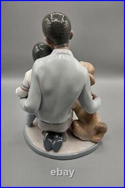 LLADRO Father & Child w Pet Dog A MOMENT TO REMEMBER Black Legacy Collection