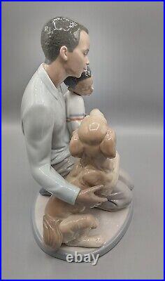 LLADRO Father & Child w Pet Dog A MOMENT TO REMEMBER Black Legacy Collection