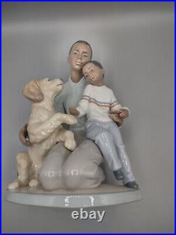 LLADRO Father & Child w Pet Dog A MOMENT TO REMEMBER Black Legacy Collection