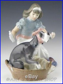 LLADRO Figurine TAKE YOUR MEDICINE GIRL WITH DOG #5921 Retired Mint Box