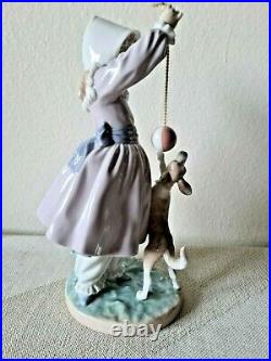LLADRO Figurine Teasing The Dog Girl with Ball # 5078 Salvador Furio DAISA 1979