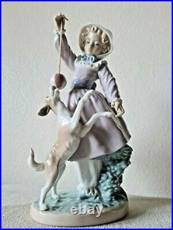 LLADRO Figurine Teasing The Dog Girl with Ball # 5078 Salvador Furio DAISA 1979