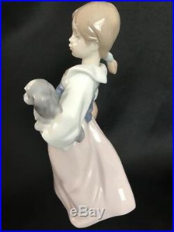 LLADRO FigurineRETIREDARMS FULL OF LOVE GIRL WITH 2 DOGS #6419/Certificate