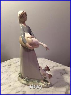 LLADRO GIRL With GOOSE & DOG #4866 RETIRED 1994 SCULPTED BY FULGENCIO GARCIA