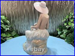 LLADRO GIRL WithDOG Figurine