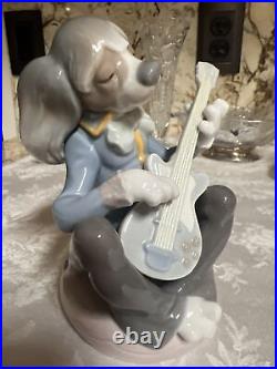 LLADRO GUITARRA SENTADO # 1153 Sitting Dog Playing Guitar 6x4.25x 4 SPAIN