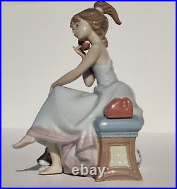 LLADRO L5466 Porcelain Figurine CHIT CHAT Girl Speaking on the Phone, Dog