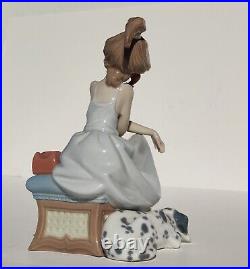 LLADRO L5466 Porcelain Figurine CHIT CHAT Girl Speaking on the Phone, Dog