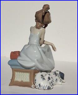 LLADRO L5466 Porcelain Figurine CHIT CHAT Girl Speaking on the Phone, Dog