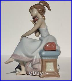 LLADRO L5466 Porcelain Figurine CHIT CHAT Girl Speaking on the Phone, Dog