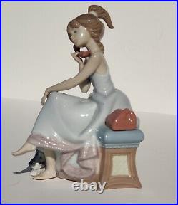 LLADRO L5466 Porcelain Figurine CHIT CHAT Girl Speaking on the Phone, Dog