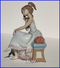 LLADRO L5466 Porcelain Figurine CHIT CHAT Girl Speaking on the Phone, Dog