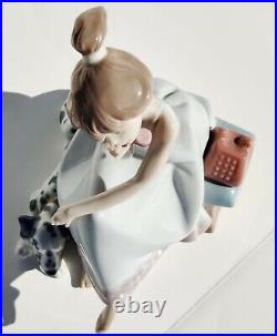 LLADRO L5466 Porcelain Figurine CHIT CHAT Girl Speaking on the Phone, Dog