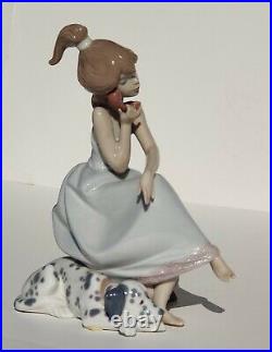 LLADRO L5466 Porcelain Figurine CHIT CHAT Girl Speaking on the Phone, Dog