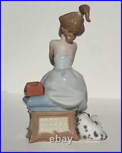 LLADRO L5466 Porcelain Figurine CHIT CHAT Girl Speaking on the Phone, Dog