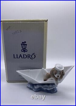 LLADRO LITTLE STOWAWAY PUPPY DOG FIGURINE #6642 IN BOX MINT 2000 6.75 x 4in