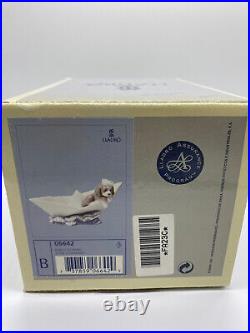 LLADRO LITTLE STOWAWAY PUPPY DOG FIGURINE #6642 IN BOX MINT 2000 6.75 x 4in