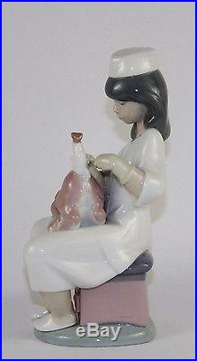 LLADRO LITTLE VETERINARIAN #6348 FIGURINE GIRL WITH HURT DOG MINT WithBOX