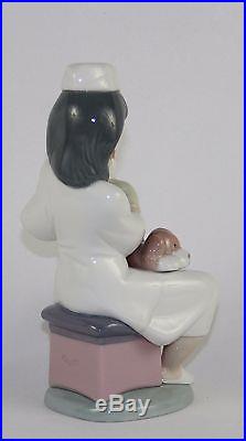 LLADRO LITTLE VETERINARIAN #6348 FIGURINE GIRL WITH HURT DOG MINT WithBOX