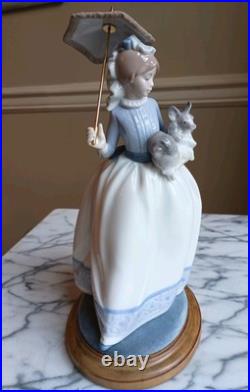 LLADRO NAO DAISA 1985 YOUNG GIRL With HER DOG AND PARASOL UMBRELLA with figurinebase