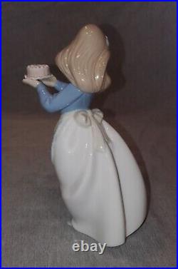 LLADRO Nao 1045 Puppy's Birthday with Cake and Dog