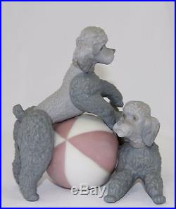 Lladro Playful Dogs (red) #1258 Figure Poodles With Ball Matte Perfect