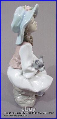 LLADRO PORCELAIN FIGURINE 6400 DAYDREAMS Girl with Dog Schnauzer & Flower Hat