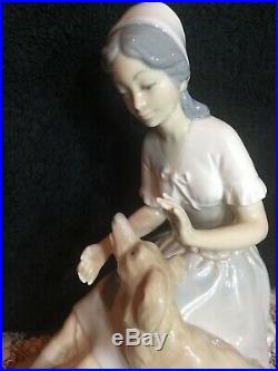LLADRO PORCELAIN FIGURINE GIRL AND DOG Retired 1985 Mint Condition